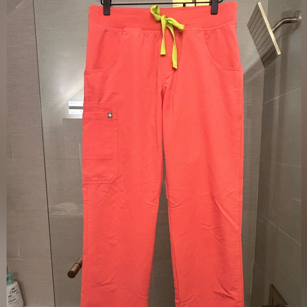 Figs women’s Kade pants size small color coral